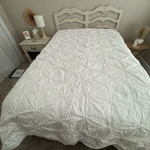 Elegant White Pintuck Floral Pattern Bedding